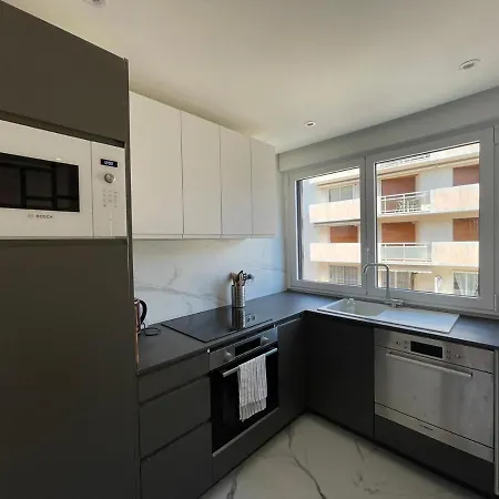 Centre Maxime 100m Et Commerce A Pied * Сент-Максим