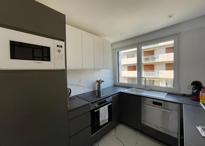 Centre Maxime 100m Et Commerce A Pied * Сент-Максим